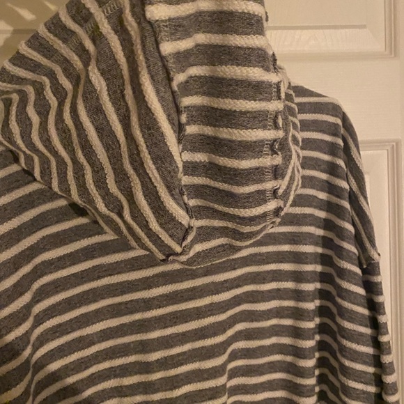 V neck foxy hoodie oversized look. - Picture 6 of 7